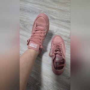Converse Women's Low Top Sneakers in Dusty Rose Pink